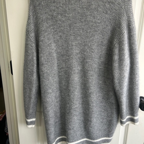 a new day size L grey preppy cardigan. Oversized. Super soft. Warm. Preppy. - Picture 4 of 8